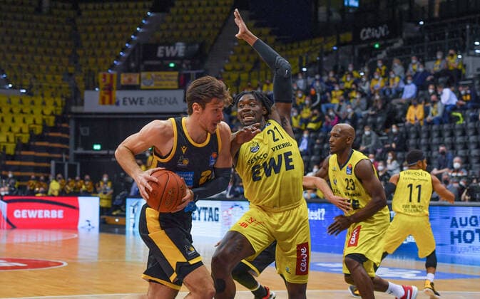 GER, Basketball,easy Credit BBL, EWE Baskets Oldenburg vs MHP RIESEN Ludwigsburg 15 01 2022, EWE Arena, Oldenburg, GER, easy Credit BBL, EWE Baskets Oldenburg vs MHP RIESEN Ludwigsburg , in picture Ethan HAPP MHP Riesen Ludwigsburg 24 Tai ODIASE EWE Baskets Oldenburg 21 nordphotoxRojahn nph00310
