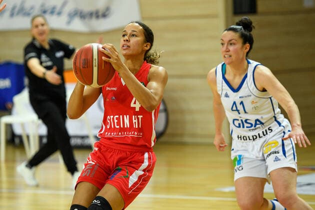 Halle, Germany 15 January 2022 1 BBL women 2021 2022 Gisa Lions SV Halle vs Herne v li in duel Zolper Laura Herne and Eilidh Simpson Halle SWH arena Saxony Anhalt Copyright: xFotostandx xxBallaschx