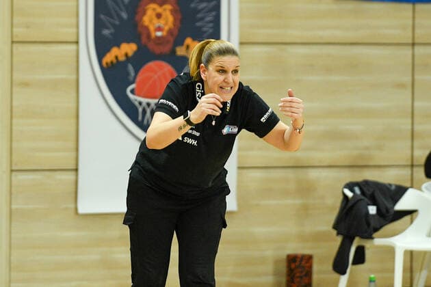 Halle, Germany 15 January 2022 1 BBL Women 2021 2022 Gisa Lions SV Halle vs Herne Head Coach Katerina Hatzidaki Halle gestures on the pitch SWH arena Sachsen Anhalt Copyright: xFotostandx xxBallaschx