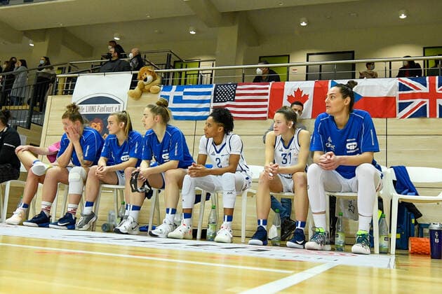 Halle, Germany 15 January 2022 1 BBL ladies 2021 2022 Gisa Lions SV Halle vs Herne v li the bench of Halle, Klaudia Grudzien Halle , Lilly Oswald Halle , Lotta Stach Halle , Deeshyra Thomas Halle , Charlotte Kreuter Halle and Devran Tanacan Halle SWH arena Sachsen Anhalt Copyright: xFotostandx xxBallaschx