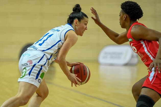 Halle, Germany 15 January 2022 1 BBL women 2021 2022 Gisa Lions SV Halle vs Herne v li in duel Eilidh Simpson Halle and Tayler Mingo Herne SWH arena Sachsen Anhalt Copyright: xFotostandx xxBallaschx