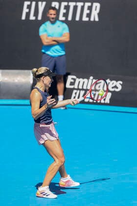 Friend Franco Bianco watches Angelique Kerber GER during a training session, training, trainer, coach Copyright: xJuergenxHasenkopfx