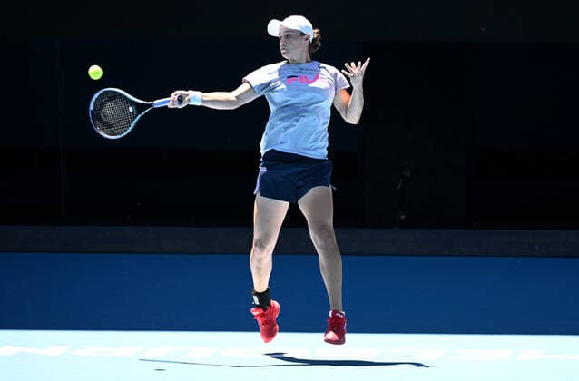 TENNIS AUSTRALIAN OPEN PRACTICE, Ashleigh Barty of Australia is seen during a practice session ahead of the Australian Open, at Melbourne Park in Melbourne, Sunday, January 16, 2022. ( NO ARCHIVING, EDITORIAL USE ONLY, NO USE IN BOOKS WITHOUT CONSENT MELBOURNE VIC AUSTRALIA  Copyright: xDAVExHUNTx 20220116001613842181