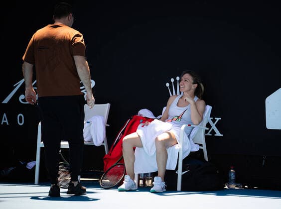 January 16, 2022, MELBOURNE, AUSTRALIA: Simona Halep of Romania with husband Toni Iuruc during practice ahead of the 2022 Australian Open Grand Slam tennis tournament MELBOURNE AUSTRALIA - ZUMAa181 20220116_zaa_a181_112 Copyright: xRobxPrangex