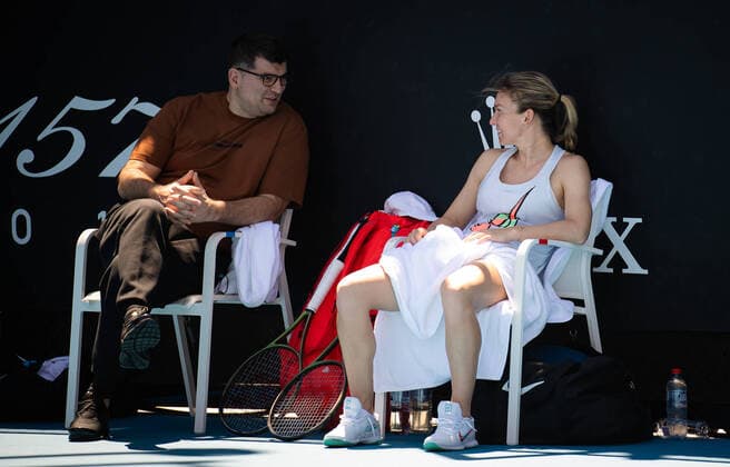 January 16, 2022, MELBOURNE, AUSTRALIA: Simona Halep of Romania with husband Toni Iuruc during practice ahead of the 2022 Australian Open Grand Slam tennis tournament MELBOURNE AUSTRALIA - ZUMAa181 20220116_zaa_a181_115 Copyright: xRobxPrangex