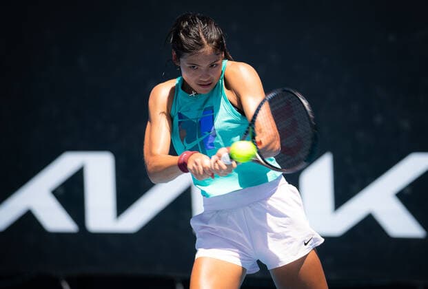 January 16, 2022, MELBOURNE, AUSTRALIA: Emma Raducanu of Great Britain during practice ahead of the 2022 Australian Open Grand Slam tennis tournament MELBOURNE AUSTRALIA - ZUMAa181 20220116_zaa_a181_126 Copyright: xRobxPrangex