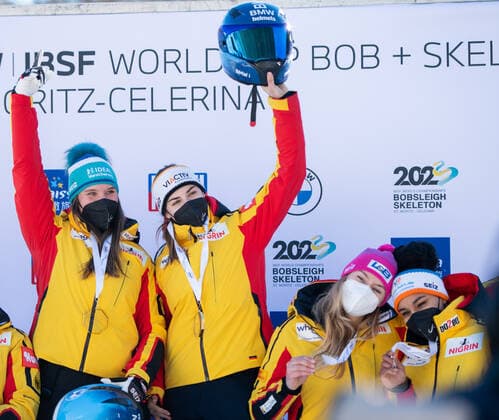Kim Kalicki, Lisa Buckwitz Germany rejoice over World Cup victory, CH, IBSF World Cup and European Championship, St Moritz two-man bobsled women, 16 01 2022, 2021 2022 season CH, IBSF World Cup and European Championship, St Moritz two-man bobsled women, 16 01 2022, 2021 2022 season Copyright: xEibner Memmlerx EP_MMR