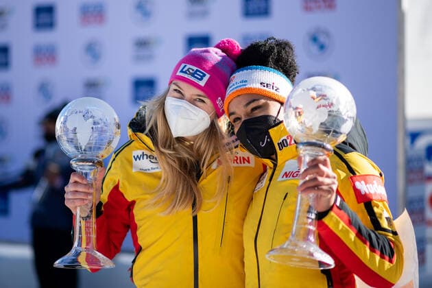 Laura Nolte, Deborah Levi Germany, BSC Winterberg cheer with crystal globe for 2nd place in overall World Cup, CH, IBSF World Cup and European Championship, St Moritz Two-man Bobsleigh Women, 16 01 2022, Season 2021 2022 CH, IBSF World Cup and European Championship, St Moritz Two-man Bobsleigh Women, 16 01 2022, Season 2021 2022 Copyright: xEibner Memmlerx EP_MMR