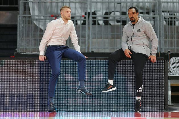 Tuomas Iisalo Telekom Baskets Bonn, head coach talking to Demond Greene Bayern Basketball, co coach GER, FC Bayern Basketball vs Telekom Baskets Bonnl, 1 Bundesliga, season 2021 2022, 16 01 2022, GER, FC Bayern Basketball vs Telekom Baskets Bonnl, 1 Bundesliga, season 2021 2022, 16 01 2022, Muenchen Copyright: xEIBNER MarcelxEngelbrechtx EP_EER