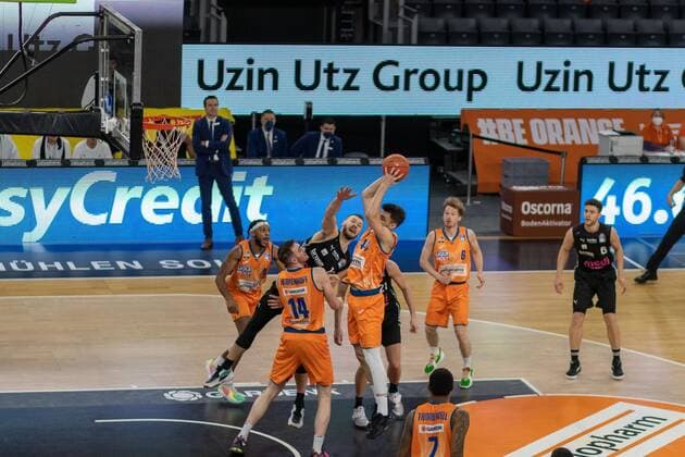 Philipp HERKENHOFF Ratiopharm Ulm, 14 Fedor ZUGIC Ratiopharm Ulm, 44 Sindarius THORNWELL Ratiopharm Ulm, 7 Per GUENTHER Ratiopharm Ulm, 6 Kevin WOHLRATH Medi Bayreuth, 6 , Ratiopharm Ulm vs Medi Bayreuth, Basketball, Basketball Bundesliga, 17 Matchday, 2021 2022, 16 01 2021, Ratiopharm Ulm vs Medi Bayreuth, Basketball, Basketball Bundesliga, 17 Matchday, 2021 2022, 16 01 2021 New Ulm. Copyright: xEibner-Pressefotox EP_FMR