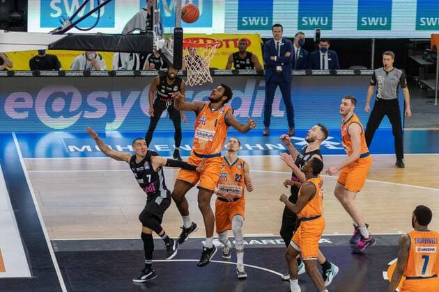 Cristiano FELICIO Ratiopharm Ulm, 1 Thomas KLEPEISZ Ratiopharm Ulm, 22 Philip JALALPOOR Medi Bayreuth, 7 Sindarius THORNWELL Ratiopharm Ulm, 7 , Ratiopharm Ulm vs Medi Bayreuth, Basketball, Basketball Bundesliga, 17 Spieltag, 2021 2022, 16 01 2021, Ratiopharm Ulm vs Medi Bayreuth, Basketball, Basketball Bundesliga, 17 Spieltag, 2021 2022, 16 01 2021 Neu Ulm Copyright: xEibner-Pressefotox EP_FMR