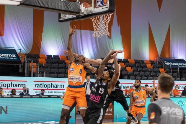 Semaj CHRISTON Ratiopharm Ulm, 0 Terry ALLEN Medi Bayreuth, 15 Sindarius THORNWELL Ratiopharm Ulm, 7 , Ratiopharm Ulm vs Medi Bayreuth, Basketball, Basketball Bundesliga, 17 Spieltag, 2021 2022, 16 01 2021, Ratiopharm Ulm vs Medi Bayreuth, Basketball, Basketball Bundesliga, 17 Spieltag, 2021 2022, 16 01 2021 Neu Ulm Copyright: xEibner-Pressefotox EP_FMR