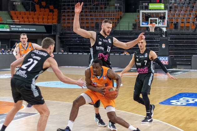Semaj CHRISTON Ratiopharm Ulm, 0 Philip JALALPOOR Medi Bayreuth, 7 Janari JOESAAR Medi Bayreuth, 21 Martynas SAJUS Medi Bayreuth, 19 , Ratiopharm Ulm vs Medi Bayreuth, Basketball, Basketball Bundesliga, 17 Spieltag, 2021 2022, 16 01 2021, Ratiopharm Ulm vs Medi Bayreuth, Basketball, Basketball Bundesliga, 17 Spieltag, 2021 2022, 16 01 2021 Neu Ulm Copyright: xEibner-Pressefotox EP_FMR