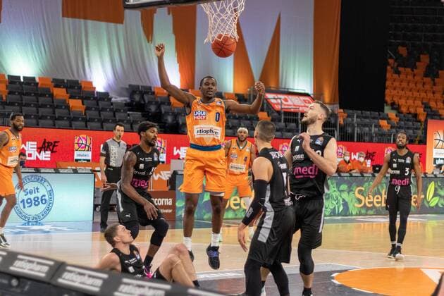 Semaj CHRISTON Ratiopharm Ulm, 0 Marcus THORNTON Medi Bayreuth, 3 Terry ALLEN Medi Bayreuth, 15 Ratiopharm Ulm vs Medi Bayreuth, Basketball, Basketball Bundesliga, 17 Spieltag, 2021 2022, 16 01 2021, Ratiopharm Ulm vs Medi Bayreuth, Basketball, Basketball Bundesliga, 17 Spieltag, 2021 2022, 16 01 2021 Neu Ulm Copyright: xEibner-Pressefotox EP_FMR