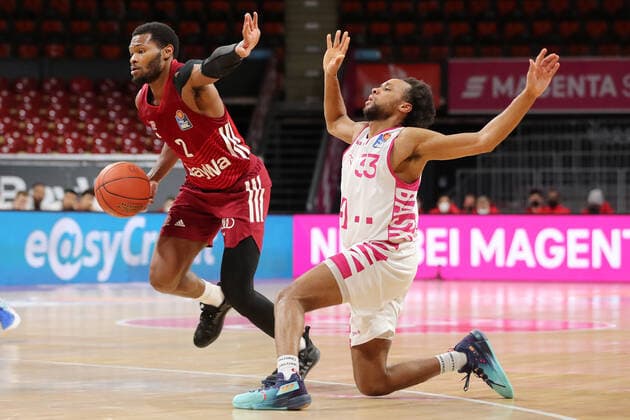 Corey Walden Bayern Basketball, 2 fouls Parker Jackson Cartwright Telekom Baskets Bonn, 33 GER, FC Bayern Basketball vs Telekom Baskets Bonn, 1 Bundesliga, Season 2021 2022, 16 01 2022, GER, FC Bayern Basketball vs Telekom Baskets Bonnl, 1 Bundesliga, Season 2021 2022, 16 01 2022, Muenchen Copyright: xEIBNER MarcelxEngelbrechtx EP_EER