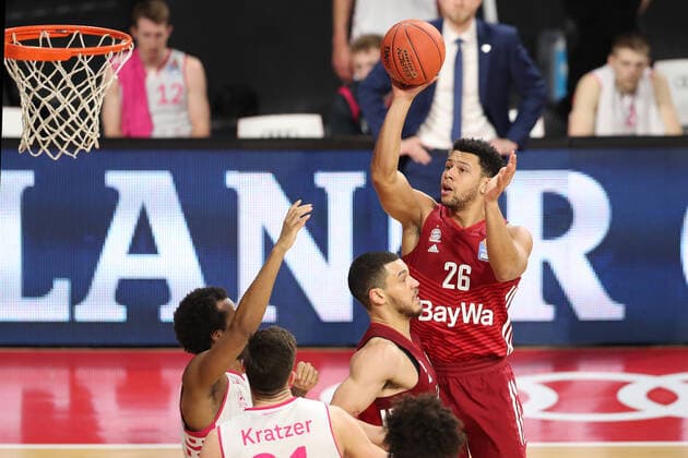 Marvin Ogunsipe Bayern Basketball, 26 at the throw GER, FC Bayern Basketball vs Telekom Baskets Bonn, 1 Bundesliga, season 2021 2022, 16 01 2022, GER, FC Bayern Basketball vs Telekom Baskets Bonnl, 1 Bundesliga, season 2021 2022, 16 01 2022, Muenchen Copyright: xEIBNER MarcelxEngelbrechtx EP_EER