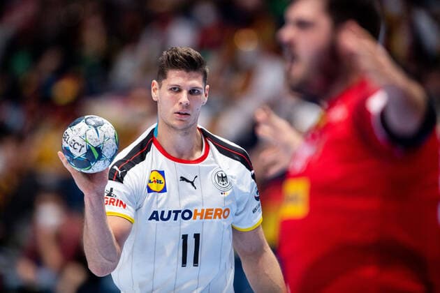 220116 Sebastian Heymann of Germany during the 2022 EHF European Handball Championship match between Germany and Austria on January 16, 2022 in Bratislava Photo Petter Arvidson BILDBYRAN kod PA PA0370 bbeng ehf euro 2022 em 2022 european men handball s handball championship 2022 handball handboll handbolls em 2022 handball handball em 2022 germany austria germany austria,  Copyright: PETTERxARVIDSON BB220116PA030