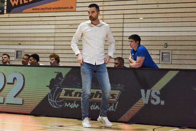 Aleksandar Scepanovic PS Karlsruhe Lions Haed Coach VfL Kirchheim Knights vs PS Karlsruhe Lions Basketball, Maenner, Barmer, 2 Basketball Bundesliga, ProA Hauptrunde , 20 Spieltag, 16 01 2022 Foto Eibner Tobias Baur VfL Kirchheim Knights vs PS Karlsruhe Lions Basketball, Barmer, 2 Basketball Bundesliga, 2 BBL, Liga Pro A, 20 Spieltag, 16 01 2022 Kirchheim Teck Copyright: xEibner-Pressefotox EP_TBR