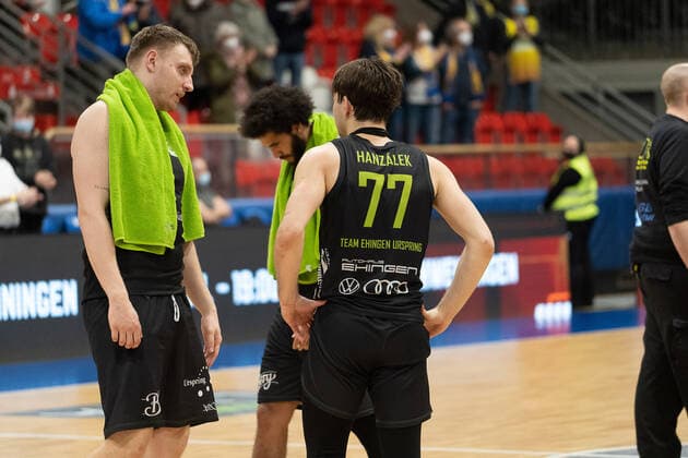 TEAM Ehingen loses game against Phoenix Hagen, disappointed players, Jakob Hanzalek TEAM Ehingen Urspring, 77 , Phoenix Hagen vs TEAM Ehingen Urspring, BARMER 2 Basketball Bundesliga, 20 Spieltag, Saison 2021 2022, 15 01 2022 Phoenix Hagen vs TEAM Ehingen Urspring, BARMER 2 Basketball Bundesliga, 20 Spieltag, Saison 2021 2022, 15 01 2022 Hagen Copyright: xFabianxFriesex xEibner-Pressefotx EP_FFE