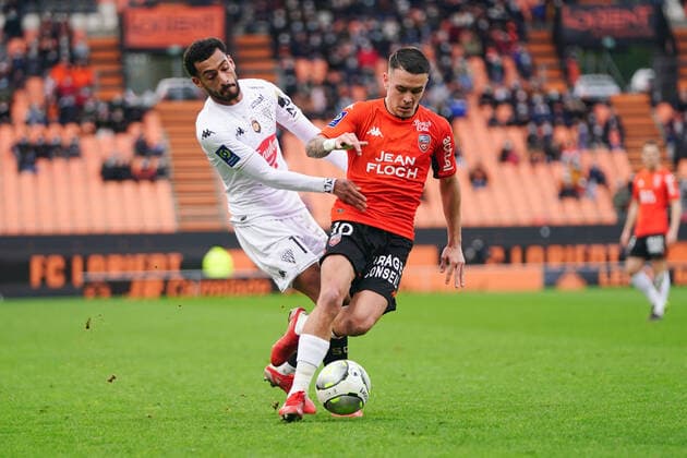 Le Fee Enzo (FC Lorient) - Angelo FULGINI (Angers) FOOTBALL : Lorient vs Angers - Ligue 1 - 16 01 2022 Pano92 Panoramic 