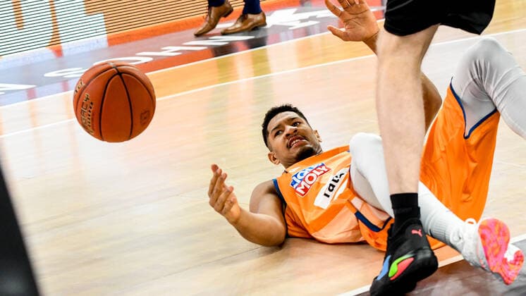 GER, BBL, ratiopharm ulm vs medi Bayreuth 16 01 2022, ratiopharm arena, New Ulm, GER, BBL, ratiopharm ulm vs medi Bayreuth, pictured Karim Jallow Ulm, 35 nordphotoxGmbHx xHafner nph00200