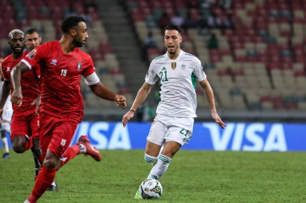 Douala, CAMEROON - JANUARY 16: Ramy Bensebaini of Algeria in action during the Africa Cup of Nations group E match between Algeria and Equatorial Guinea at Stade de Japoma on January 16 2022 in Douala, Ca Algeria v Equatorial Guinea Copyright: xSFx