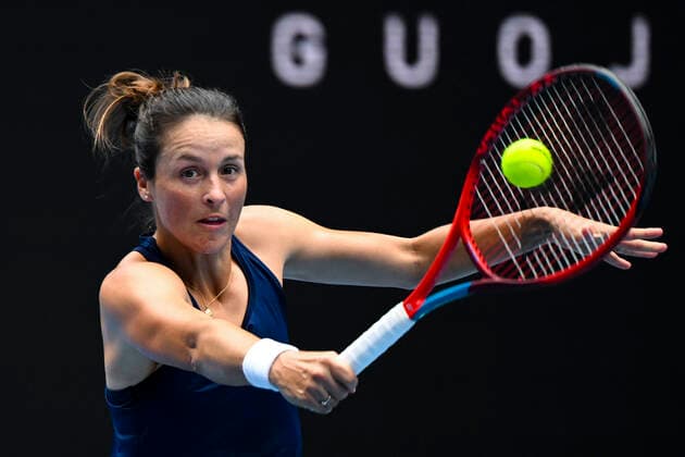 TENNIS AUSTRALIAN OPEN, Tatjana Maria of Germany plays a shot during her first Round Women s singles match match against Maria Sakkari of Greece on Day 1 of the Australian Open, at Melbourne Park, in Melbourne, Monday, January 17, 2022. ( NO ARCHIVING, EDITORIAL USE ONLY, NO USE IN BOOKS WITHOUT CONSENT MELBOURNE VIC AUSTRALIA  Copyright: xDAVExHUNTx 20220117001614079583