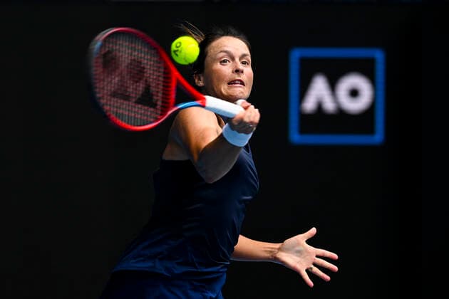 TENNIS AUSTRALIAN OPEN, Tatjana Maria of Germany plays a shot during her first Round Women s singles match match against Maria Sakkari of Greece on Day 1 of the Australian Open, at Melbourne Park, in Melbourne, Monday, January 17, 2022. ( NO ARCHIVING, EDITORIAL USE ONLY, NO USE IN BOOKS WITHOUT CONSENT MELBOURNE VIC AUSTRALIA  Copyright: xDAVExHUNTx 20220117001614094509