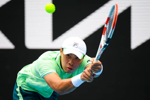 TENNIS AUSTRALIAN OPEN, Brandon Nakashima of the United States plays a shot during his first Round Men s singles match against Matteo Berrettini of Italy on Day 1 of the Australian Open, at Melbourne Park, in Melbourne, Monday, January 17, 2022. ( NO ARCHIVING, EDITORIAL USE ONLY, NO USE IN BOOKS WITHOUT CONSENT MELBOURNE VIC AUSTRALIA  Copyright: xDEANxLEWINSx 20220117001614103564