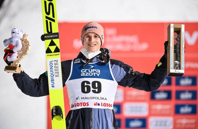 Bilder des Jahres 2022, Sport 01 Januar Sport Themen der Woche KW02 Sport Bilder des Tages (220117) -- ZAKOPANE, Jan. 17, 2022 -- Karl Geiger of Germany celebrates after the men s large hill individual competition at the Ski jumping, Skispringen, Ski, nordisch World Cup in Zakopane, Poland, Jan. 16, 2022. (Photo by Xinhua) (SP)POLAND-ZAKOPANE-SKI JUMPING-WORLD CUP-MEN S LARGE HILL INDIVIDUAL RafalxOleksiewicz 