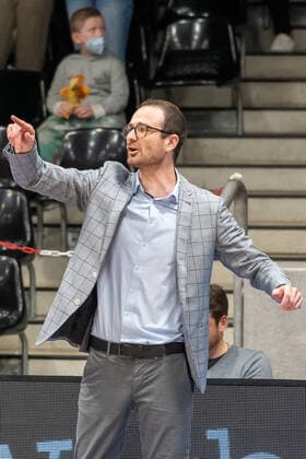 Johannes Huebner TEAM Ehingen Urspring, Co Trainer , Phoenix Hagen vs TEAM Ehingen Urspring, BARMER 2 Basketball Bundesliga, 20 Spieltag, Saison 2021 2022, 15 01 2022 Phoenix Hagen vs TEAM Ehingen Urspring, BARMER 2 Basketball Bundesliga, 20 Spieltag, Saison 2021 2022, 15 01 2022 Hagen Copyright: xFabianxFriesex xEibner-Pressefotx EP_FFE