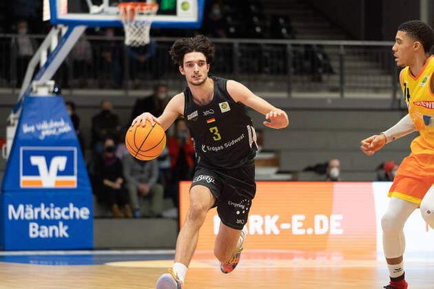 Tim Martinez TEAM Ehingen Urspring, 03 attacks, defends, Phoenix Hagen vs TEAM Ehingen Urspring, BARMER 2 Basketball Bundesliga, 20 matchday, season 2021 2022, 15 01 2022 Phoenix Hagen vs TEAM Ehingen Urspring, BARMER 2 Basketball Bundesliga, 20 matchday, season 2021 2022, 15 01 2022 Hagen Copyright: xFabianxFriesex xEibner-Pressefotx EP_FFE