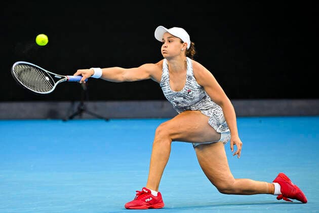 TENNIS AUSTRALIAN OPEN, Ashleigh Barty of Australia plays a shot during her first Round Women s singles match against Lesia Tsurenko of Ukraine on Day 1 of the Australian Open, at Melbourne Park, in Melbourne, Monday, January 17, 2022. ( NO ARCHIVING, EDITORIAL USE ONLY, NO USE IN BOOKS WITHOUT CONSENT MELBOURNE VIC AUSTRALIA  Copyright: xDAVExHUNTx 20220117001614159189
