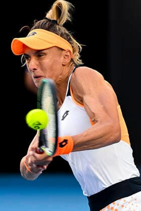 TENNIS AUSTRALIAN OPEN, Lesia Tsurenko of Ukraine plays a shot during her first Round Women s singles match against Ashleigh Barty of Australia on Day 1 of the Australian Open, at Melbourne Park, in Melbourne, Monday, January 17, 2022. ( NO ARCHIVING, EDITORIAL USE ONLY, NO USE IN BOOKS WITHOUT CONSENT MELBOURNE VIC AUSTRALIA  Copyright: xDAVExHUNTx 20220117001614159396