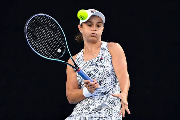 TENNIS AUSTRALIAN OPEN, Ashleigh Barty of Australia plays a shot during her first Round Women s singles match against Lesia Tsurenko of Ukraine on Day 1 of the Australian Open, at Melbourne Park, in Melbourne, Monday, January 17, 2022. ( NO ARCHIVING, EDITORIAL USE ONLY, NO USE IN BOOKS WITHOUT CONSENT MELBOURNE VIC AUSTRALIA  Copyright: xDAVExHUNTx 20220117001614159583