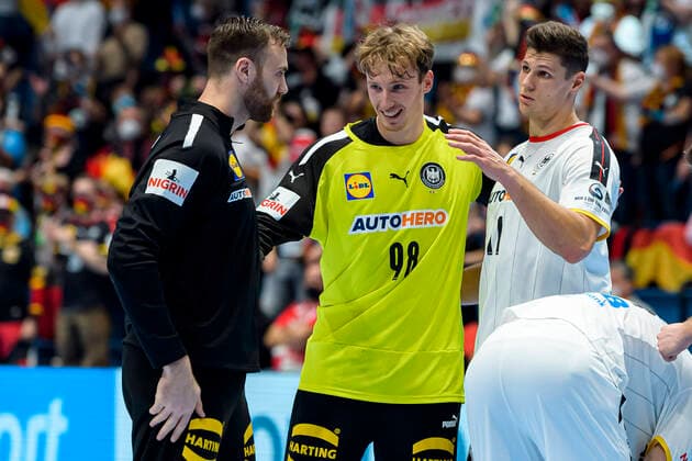 Bratislava, 16 January 2022 Handball EHF European Championship, Preliminary Round, Group D, 2 Matchday Germany vs Austria v li Goalkeeper Andreas Wolff Germany Kielce , Till Klimpke Germany HSG Wetzlar , Sebastian Heymann Germany FrischAuf Goeppingen Bratislava Zimny Stadion Ondreja Nepelu Slovakia