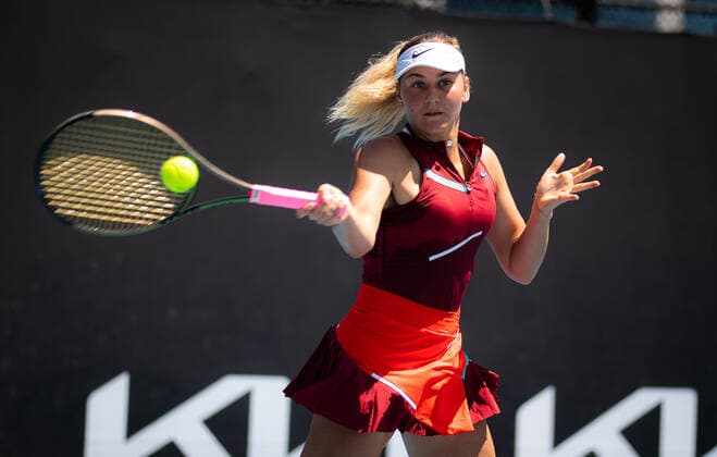 January 17, 2022, MELBOURNE, AUSTRALIA: Marta Kostyuk of Ukraine in action during the first round of the 2022 Australian Open Grand Slam tennis tournament against Diane Parry of France MELBOURNE AUSTRALIA - ZUMAa181 20220117_zaa_a181_136 Copyright: xRobxPrangex