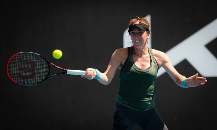 January 17, 2022, MELBOURNE, AUSTRALIA: Madison Brengle of the United States in action during the first round of the 2022 Australian Open Grand Slam tennis tournament against Dayana Yastremska of Ukraine MELBOURNE AUSTRALIA - ZUMAa181 20220117_zaa_a181_157 Copyright: xRobxPrangex