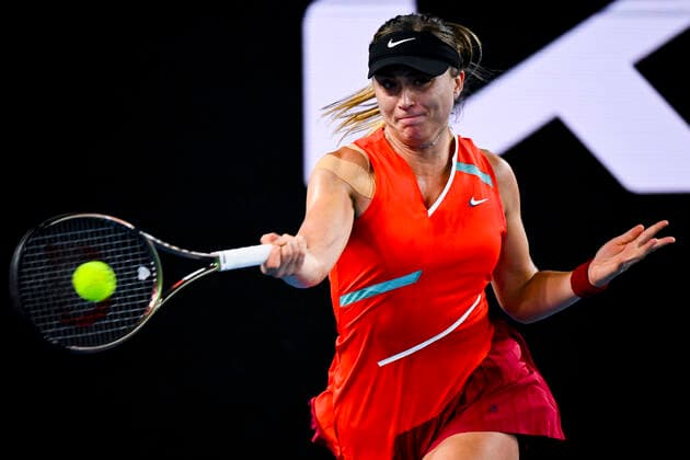 TENNIS AUSTRALIAN OPEN, Paula Badosa of Spain plays a shot during her first Round Women s singles match against Ajla Tomljanovic of Australia on Day 1 of the Australian Open, at Melbourne Park, in Melbourne, Monday, January 17, 2022. ( NO ARCHIVING, EDITORIAL USE ONLY, NO USE IN BOOKS WITHOUT CONSENT MELBOURNE VIC AUSTRALIA  Copyright: xDEANxLEWINSx 20220117001614194823