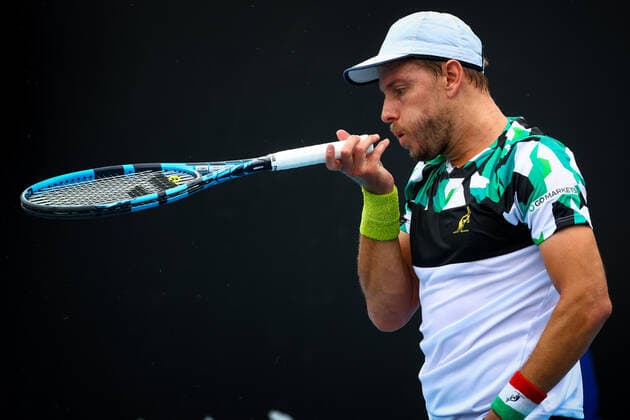 Great Britain s James Duckworth ATP, Tennis Herren 49) pictured in action at a men s first round game between GB s Duckworth and French Mannarino at the Australian Open Grand Slam tennis tournament, Monday 17 January 2022 in Melbourne Park, Melbourne, Australia. The 2022 edition of the Australian Grand Slam takes place from January 17th to January 30th. PATRICKxHAMILTON  x3461797x
