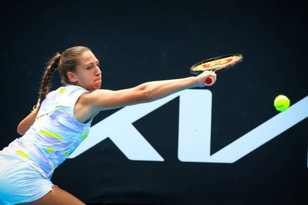 Diane Parry WTA, Tennis Damen 117) pictured in action during a game between French Parry and Ukrainian Kostyuk at the Australian Open Grand Slam tennis tournament, Monday 17 January 2022 in Melbourne Park, Melbourne, Australia. Kostyuk won the game 6-1 7-6 (7-2). The 2022 edition of the Australian Grand Slam takes place from January 17th to January 30th. PATRICKxHAMILTON  x3464921x