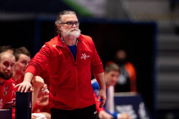 220117 Rastislav Trtik, head coach of Czech Republic during the 2022 EHF European Handball Championship match between Czech Republic and Sweden on January 17, 2022 in Bratislava Photo Petter Arvidson BILDBYRAN kod PA PA0373 bbeng ehf euro 2022 em 2022 european men handball s handball championship 2022 handball handball handball in 2022 handball handball in 2022 czech republic sweden sweden czech republic,  Copyright: PETTERxARVIDSON BB220117PA181