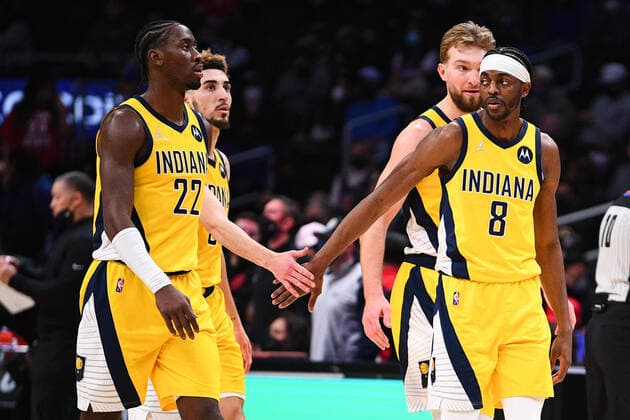 LOS ANGELES, CA - JANUARY 17: Indiana Pacers Forward Justin Holiday (8) gives Indiana Pacers Guard Caris LeVert (22) a high five after a basket during a NBA, Basketball Herren, USA game between the Indiana Pacers and the Los Angeles Clippers on January 17, 2022 at Crypto.com Arena in Los Angeles, CA. (Photo by Brian Rothmuller Icon Sportswire) NBA: JAN 17 Pacers at Clippers Icon220117018