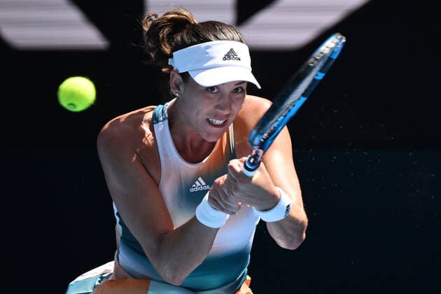 TENNIS AUSTRALIAN OPEN, Garbine Muguruza of of Spain in action during her round 1 match against Clara Burel of France on Day 2 of the Australian Open at Melbourne Park, in Melbourne, Tuesday, January 18, 2022. ( NO ARCHIVING, EDITORIAL USE ONLY, NO USE IN BOOKS WITHOUT CONSENT MELBOURNE VIC AUSTRALIA  Copyright: xDEANxLEWINSx 20220118001614358155