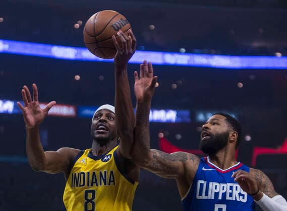 January 17, 2022, Los Angeles, California, USA: Justin Holiday 8 of the Indiana Pacers shoots the ball as Marcus Morris 8 of the Los Angeles Clippers attempts to block during their NBA, Basketball Herren, USA game on Monday January 17, 2022 at Crypto.com Arena in Los Angeles, California. Clippers defeat Pacers, 139-133. ARIANA RUIZ PI Los Angeles USA - ZUMAp124 20220117_zaa_p124_002 Copyright: xArianaxRuizx