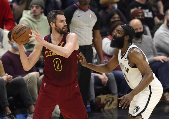 Cleveland Cavaliers Kevin Love (0) looks to make a pass while defended by Brooklyn Nets James Harden (13) at Rocket Mortgage Field House in Cleveland, Ohio on Monday, January 17, 2022.  CLE20220117115 AARONxJOSEFCZYK