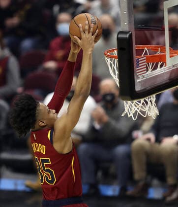 Cleveland Cavaliers Isaac Okoro (35) throws down a dunk against the Brooklyn Nets at Rocket Mortgage Field House in Cleveland, Ohio on Monday, January 17, 2022.  CLE20220117122 AARONxJOSEFCZYK