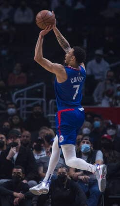 January 17, 2022, Los Angeles, California, USA: Amir Coffey 7 of the Los Angeles Clippers scores a three point shot during their NBA, Basketball Herren, USA game against the Indiana Pacers on Monday January 17, 2022 at Crypto.com Arena in Los Angeles, California. Clippers defeat Pacers, 139-133. ARIANA RUIZ PI Los Angeles USA - ZUMAp124 20220117_zaa_p124_022 Copyright: xArianaxRuizx