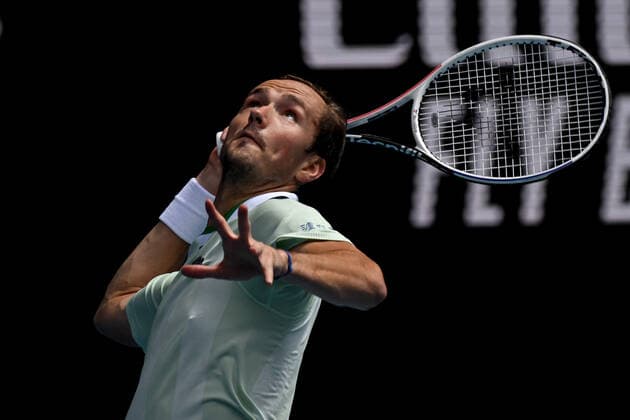 TENNIS AUSTRALIAN OPEN, Daniil Medvedev of Russia serves during his first round Men?s singles match against Henri Laaksonen of Switzerland on Day 2 of the Australian Open, at Melbourne Park, in Melbourne, Tuesday, January 18, 2022. ( NO ARCHIVING, EDITORIAL USE ONLY, NO USE IN BOOKS WITHOUT CONSENT MELBOURNE VIC AUSTRALIA  Copyright: xDEANxLEWINSx 20220118001614373761