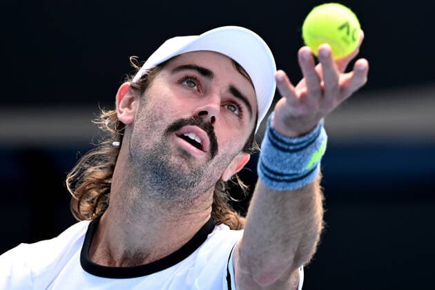 TENNIS AUSTRALIAN OPEN, Jordan Thompson of Australia serves during his first round Men?s singles match against Steve Johnson of the USA on Day 2 of the Australian Open, at Melbourne Park, in Melbourne, Tuesday, January 18, 2022. ( NO ARCHIVING, EDITORIAL USE ONLY, NO USE IN BOOKS WITHOUT CONSENT MELBOURNE VIC AUSTRALIA  Copyright: xDAVExHUNTx 20220118001614378496
